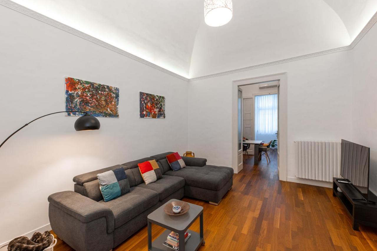 Casa Dei Visionari Apartment Bari Luaran gambar