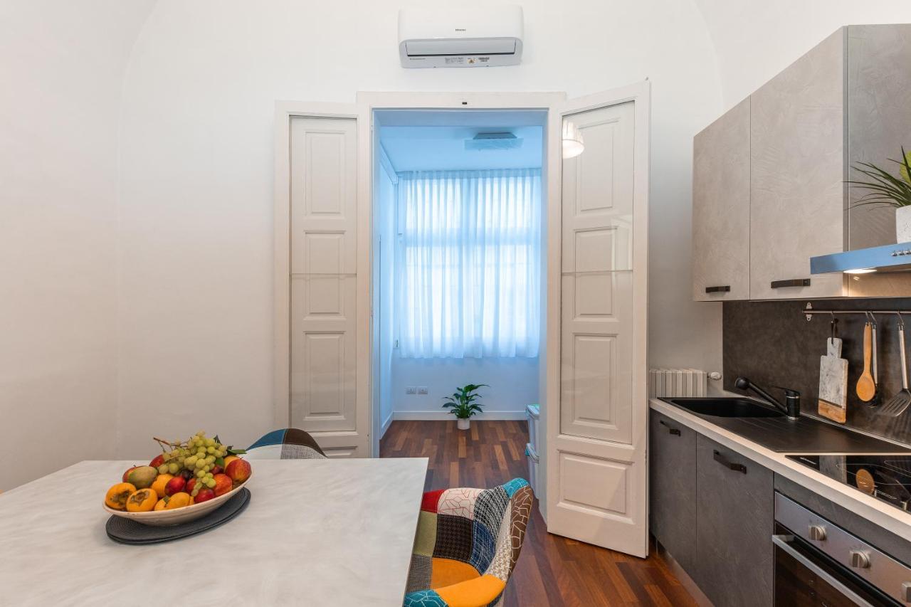 Casa Dei Visionari Apartment Bari Luaran gambar