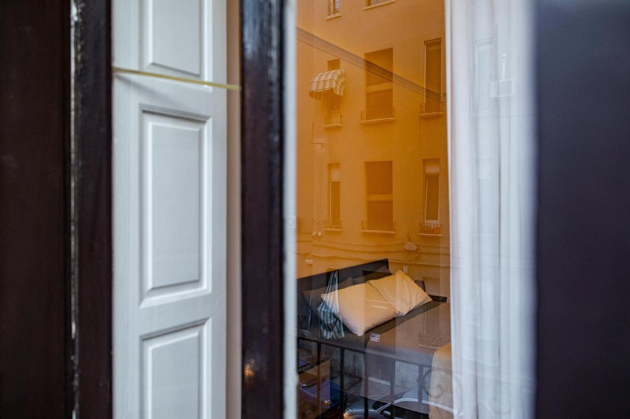 Casa Dei Visionari Apartment Bari Luaran gambar