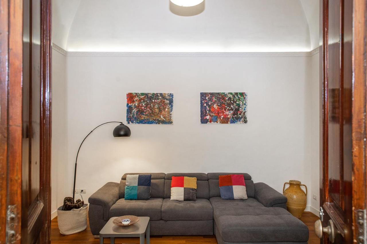 Casa Dei Visionari Apartment Bari Luaran gambar